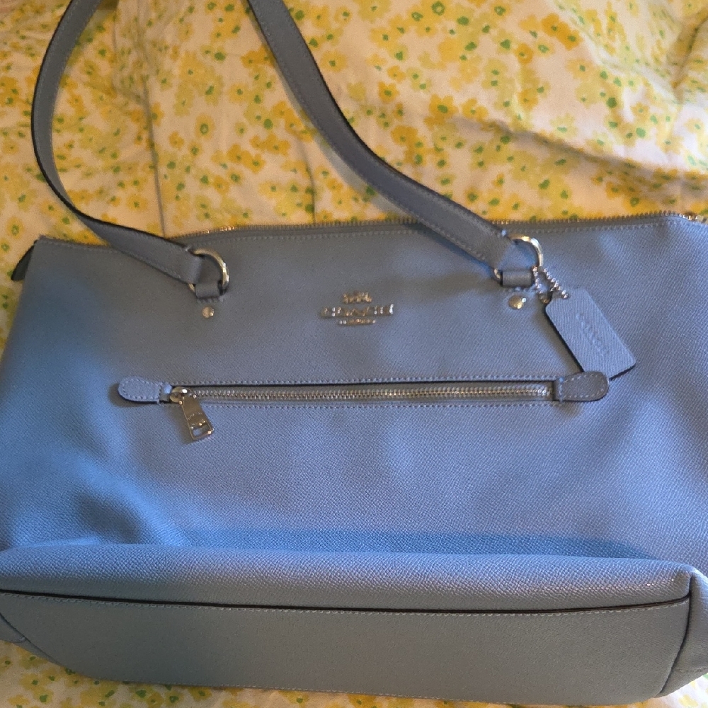 Coach Blue Leather Shoulder Bag with Classic Design